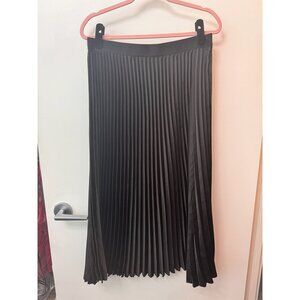 ✨ H&M | Black Pleated Skirt | Size L ✨